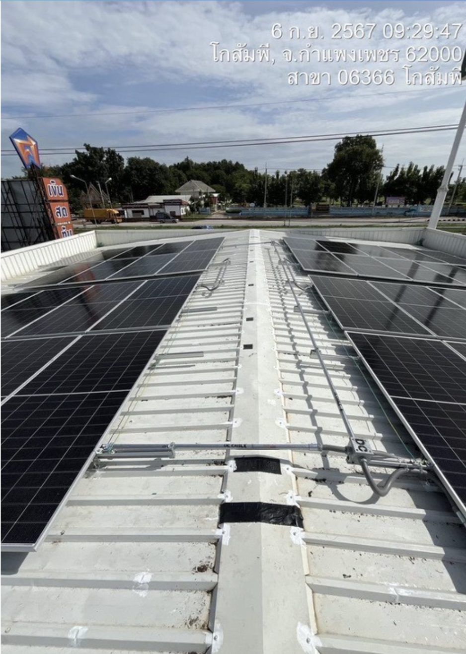 ผลงานติดตั้ง Lotus ไพศาลี 90.3 kWp — แนวเดินสาย DC และรางบนหลังคา