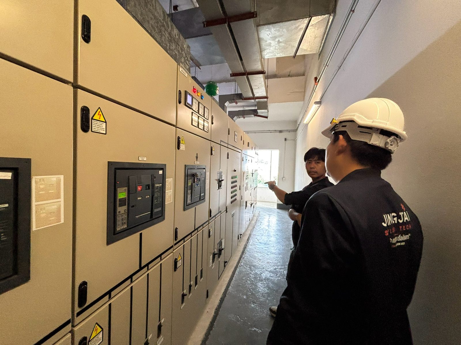งานสำรวจความเป็นไปได้ ระบบโซลาร์ 300 kWp — ตรวจสอบตู้ MDB และขนาดเบรกเกอร์หลักของอาคาร